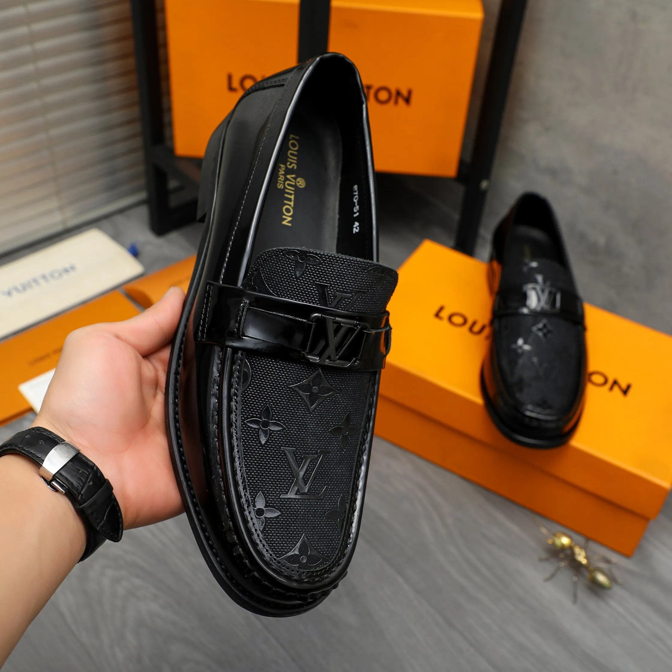 Men's shoes 💰p460 Product trademark: LV "Louis Vuitton" business slip-on leather shoes Regular size: 39-45 (45 is custom-made and non-returnable) Product materials: Selected embossed cowhide upper, cowhide lining, original rubber outsole